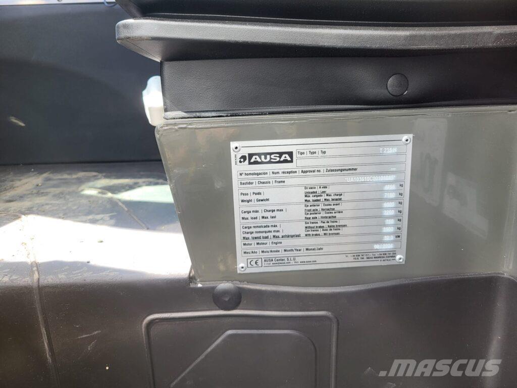 Ausa T235H Телескопічні фронтальні навантажувачі