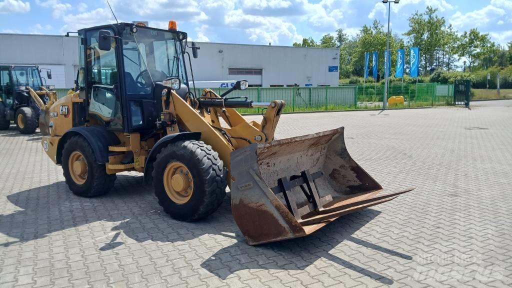 CAT 907 M Фронтальні навантажувачі