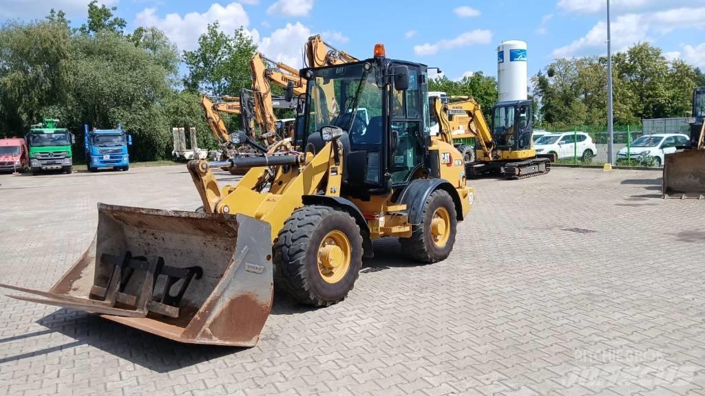 CAT 907 M Фронтальні навантажувачі