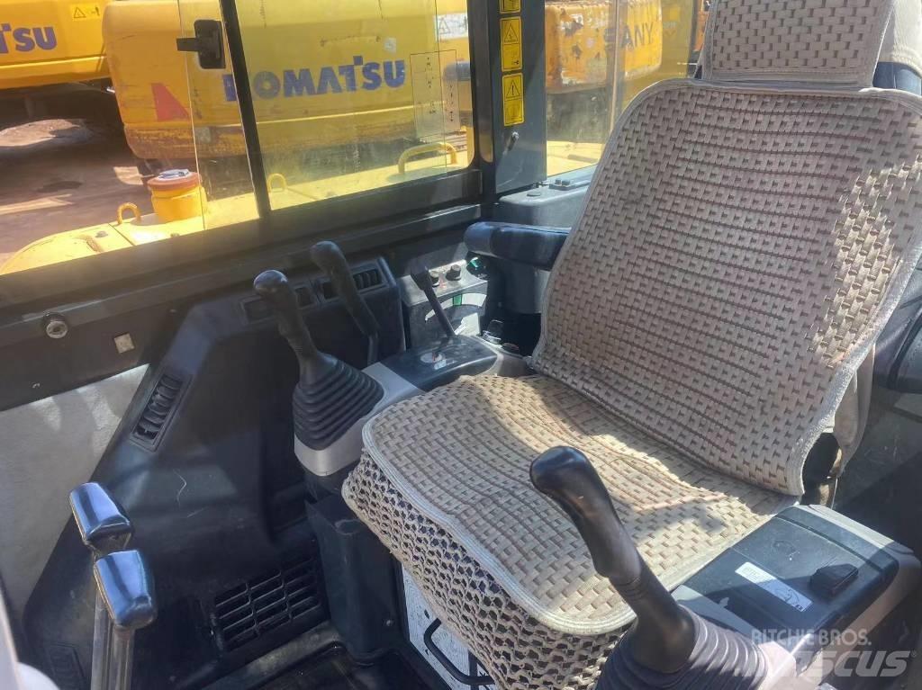 Komatsu PC56 Гусеничні екскаватори