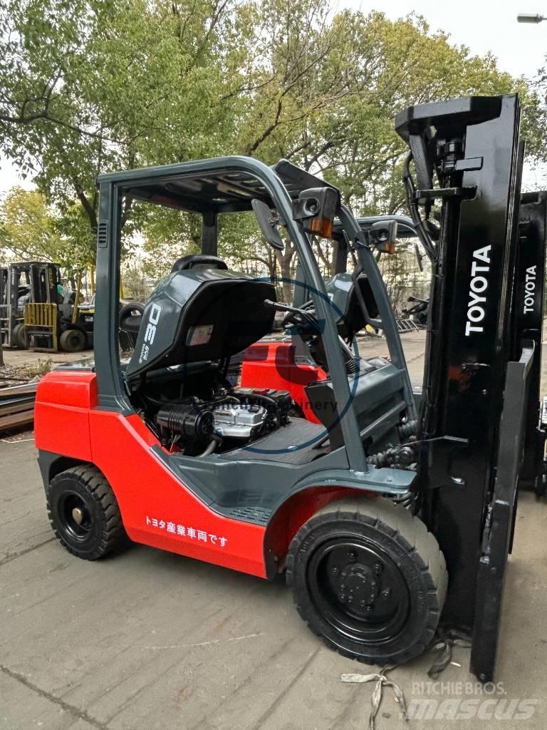 Toyota FDZN 30 Дизельні навантажувачі
