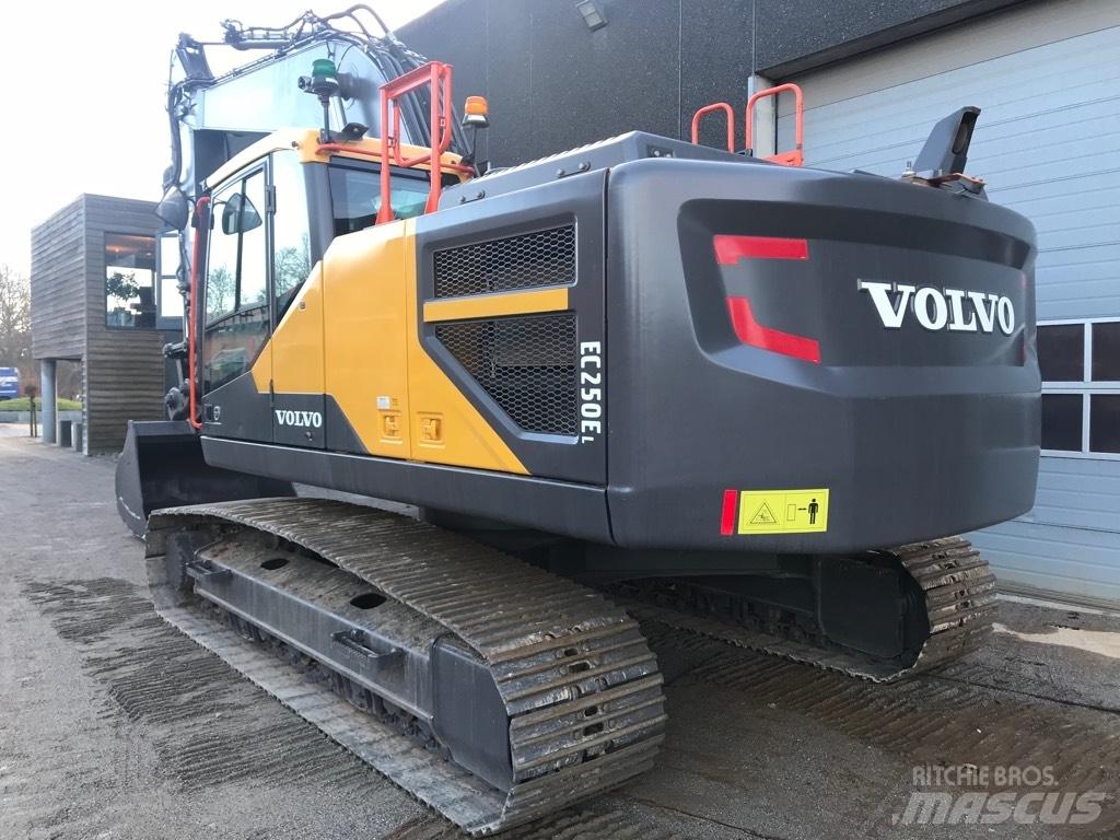 Volvo EC 250 E Гусеничні екскаватори