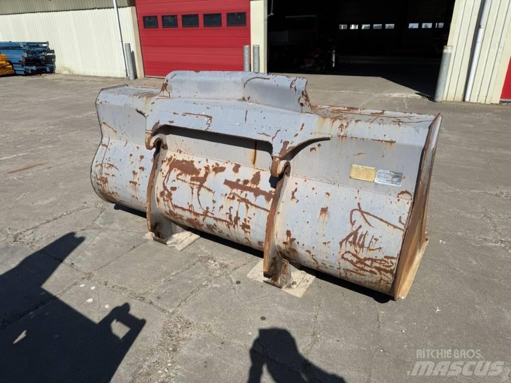 CASE 621 D Фронтальні навантажувачі