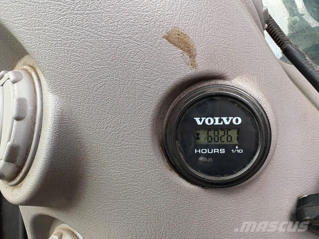 Volvo EC 250 EL Гусеничні екскаватори