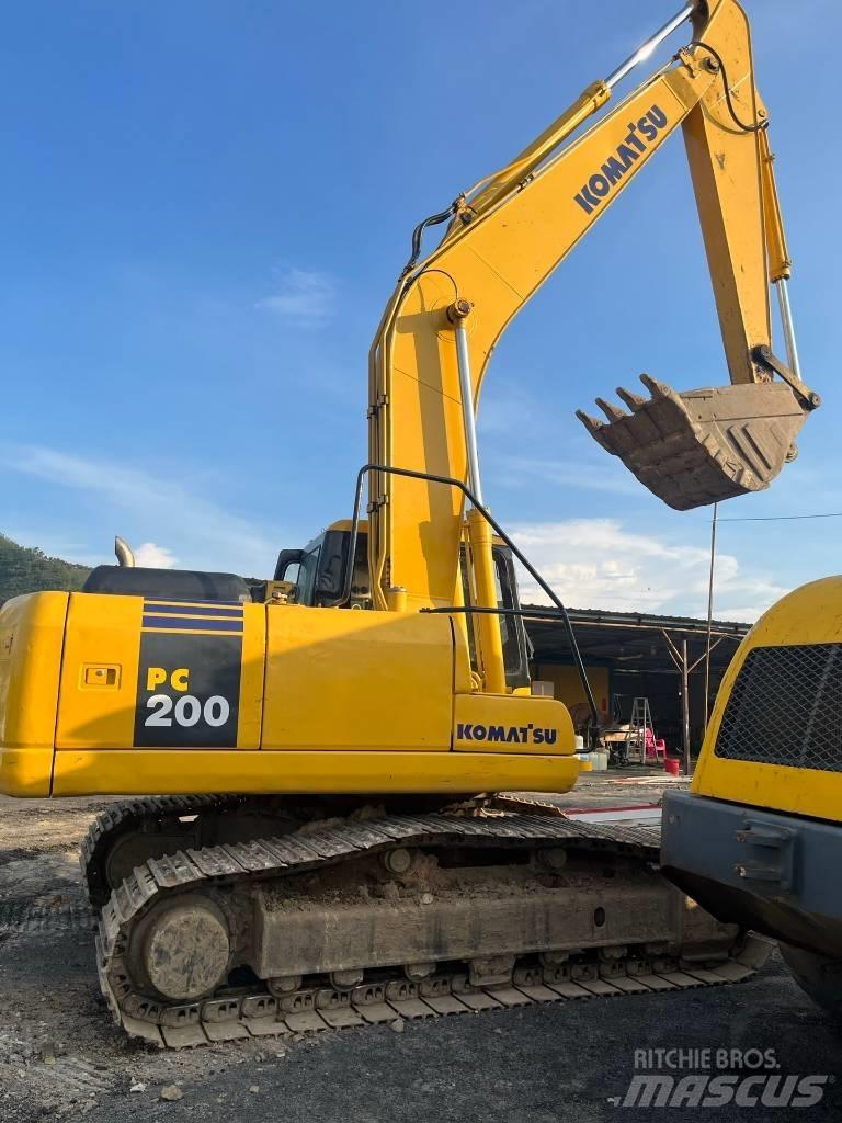 Komatsu PC 200-7 Гусеничні екскаватори