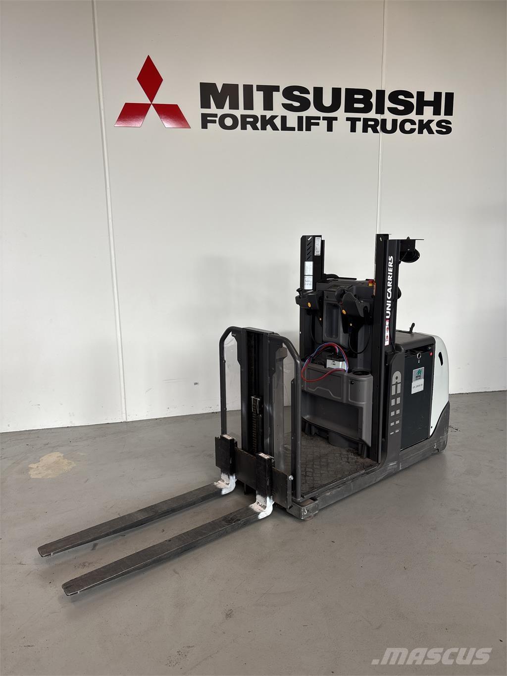 UniCarriers EPL100 Підбирачі замовлень з нижніх ярусів