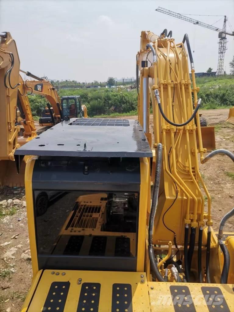 Komatsu PC 220-8 Гусеничні екскаватори