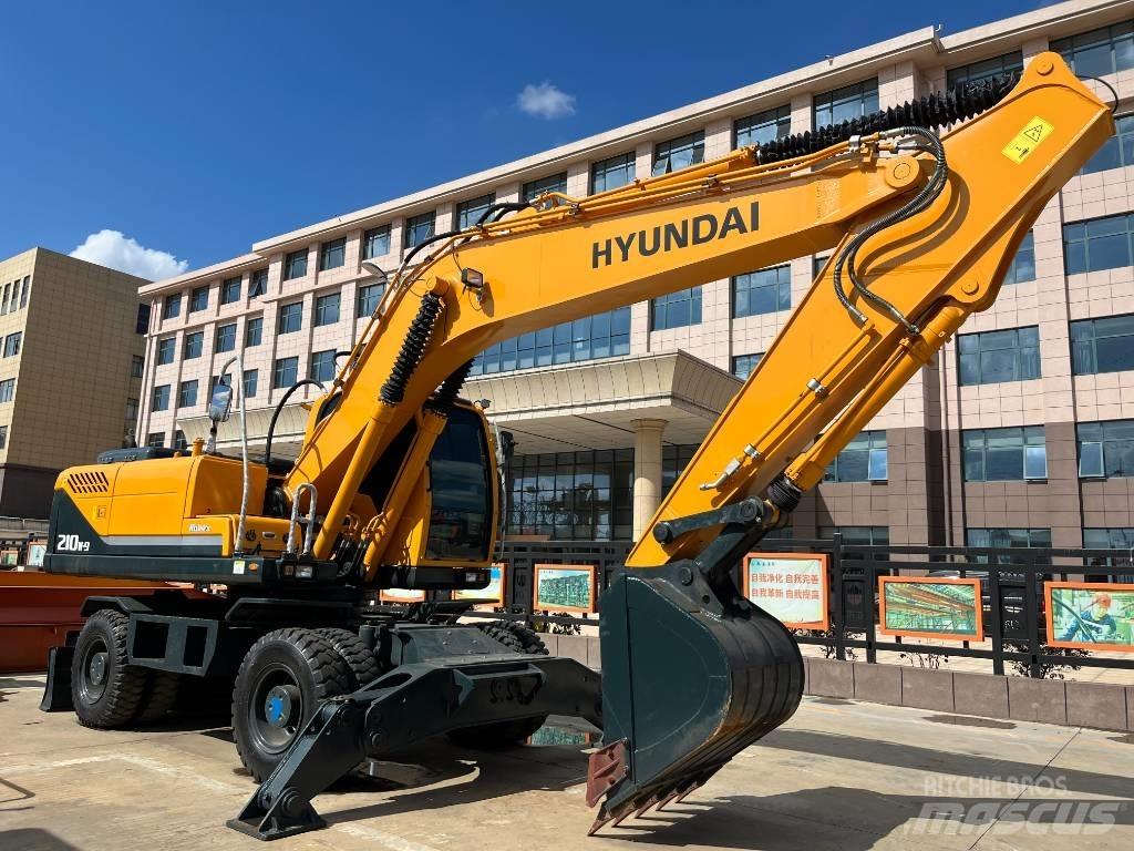 Hyundai R210W Колісні екскаватори