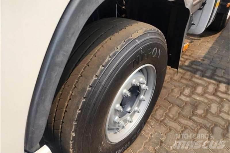 Volvo FH Вантажівки / спеціальні