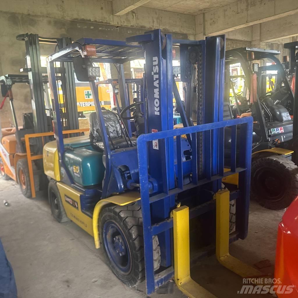 Komatsu F30T Дизельні навантажувачі