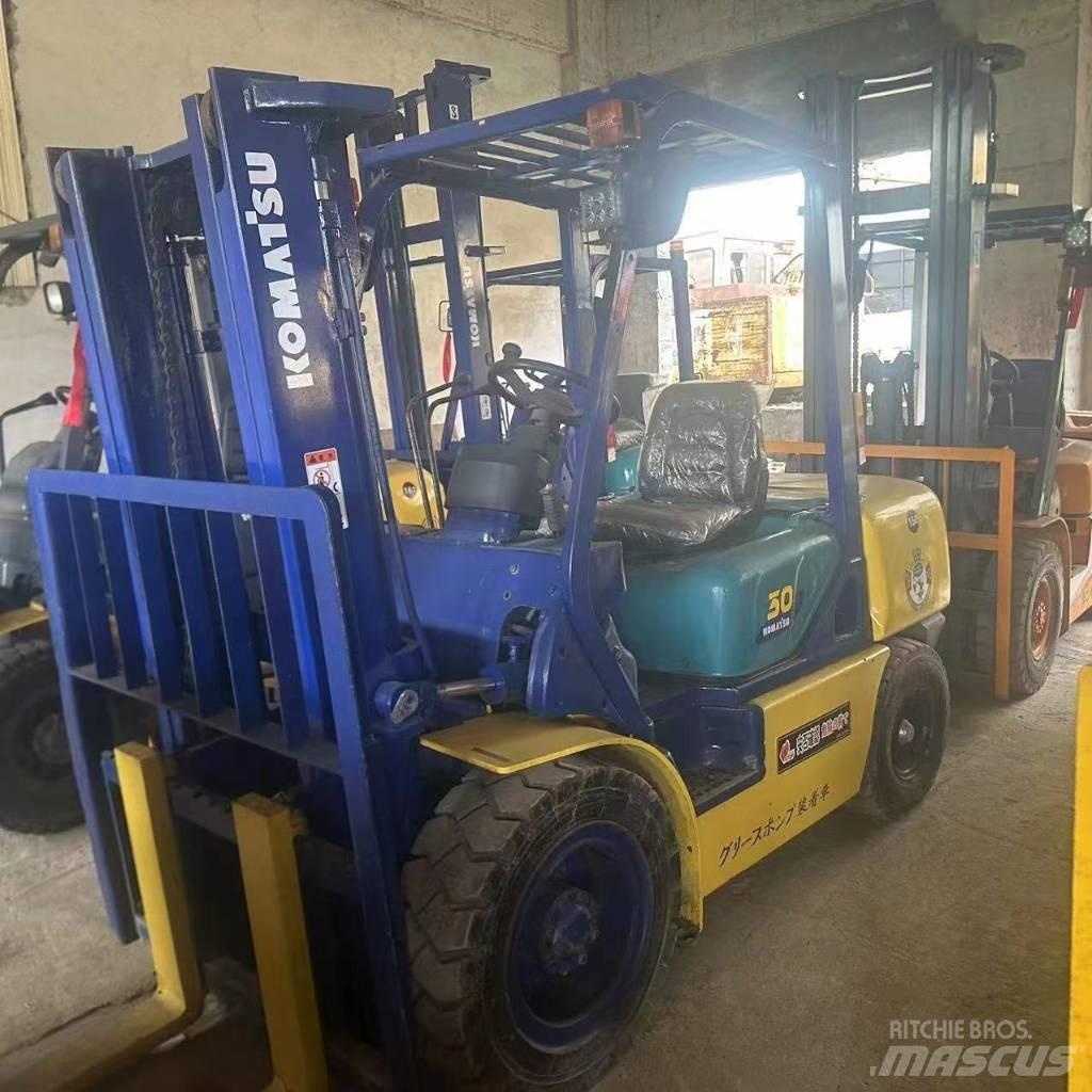 Komatsu F30T Дизельні навантажувачі