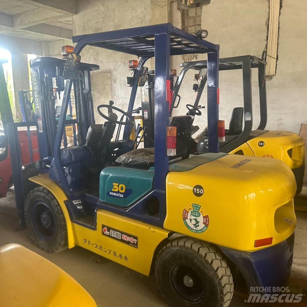 Komatsu F30T Дизельні навантажувачі