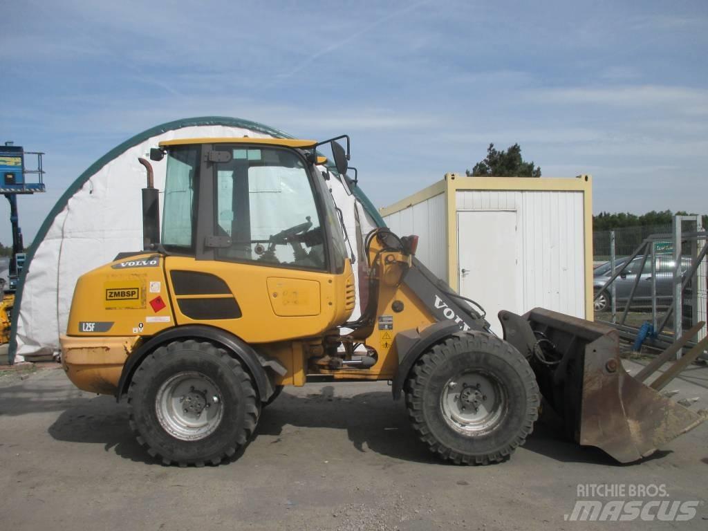Volvo L 25 F Фронтальні навантажувачі