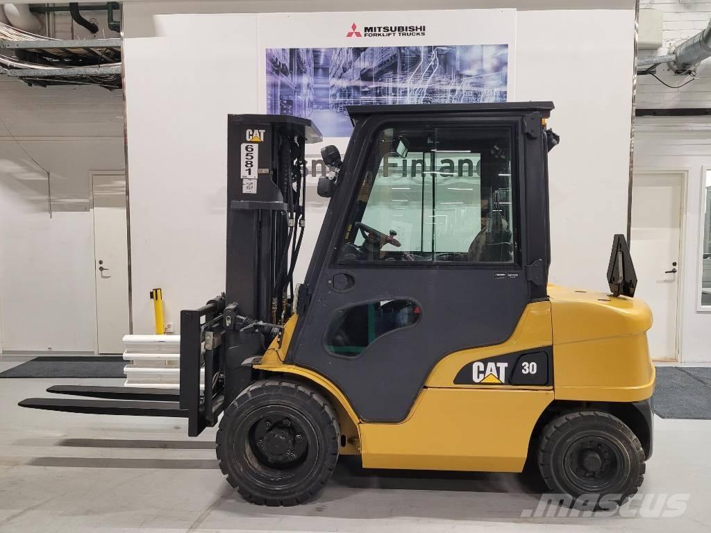 CAT DP 30 N Дизельні навантажувачі