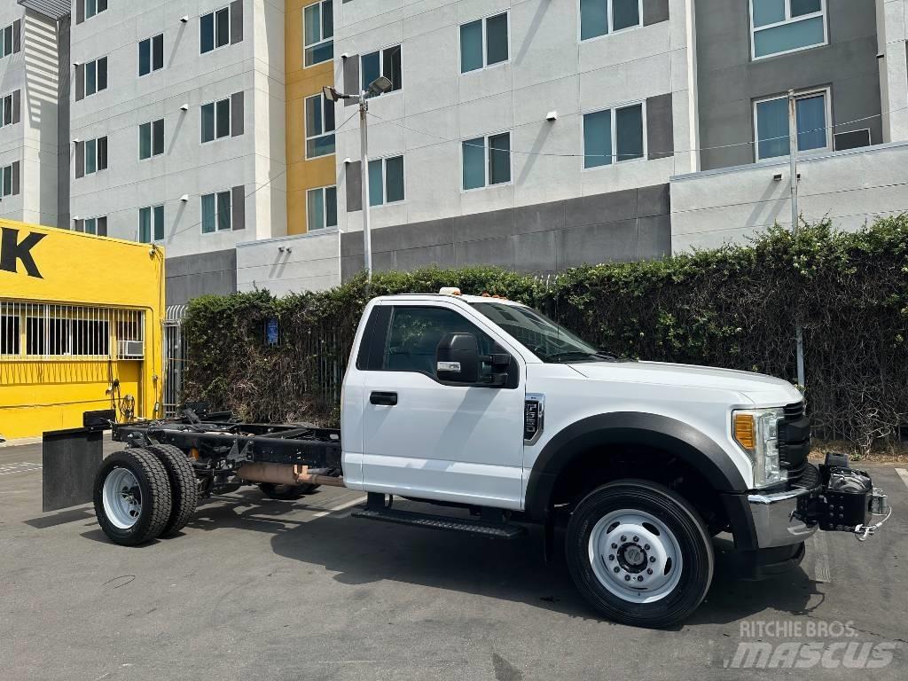 Ford F 550 Шасі з кабіною