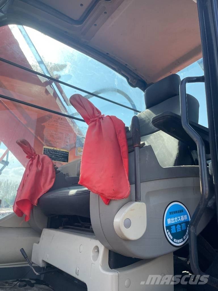 Hitachi ZX 240 Гусеничні екскаватори