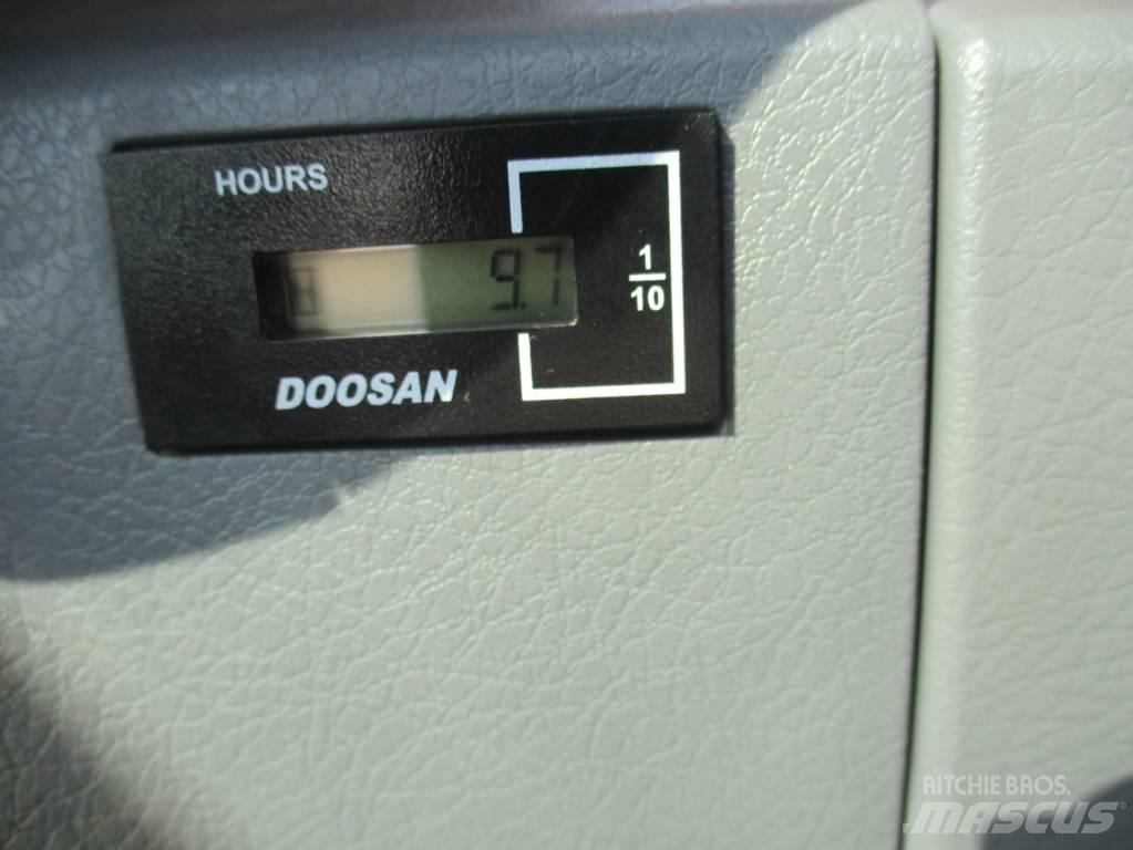 Doosan DX 225 LCA Гусеничні екскаватори