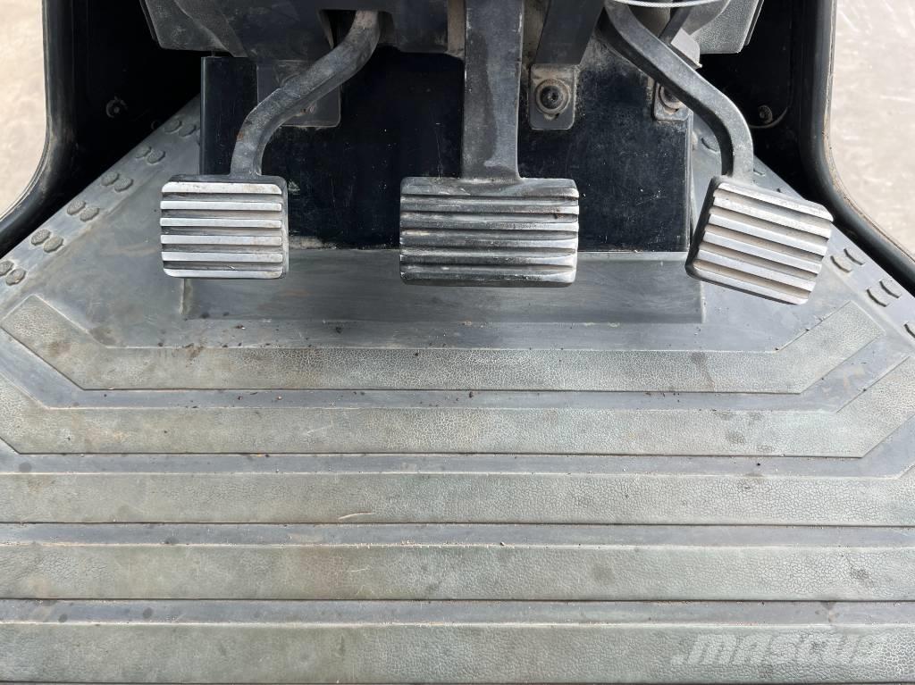 CAT 140M2 AWD Грейдери