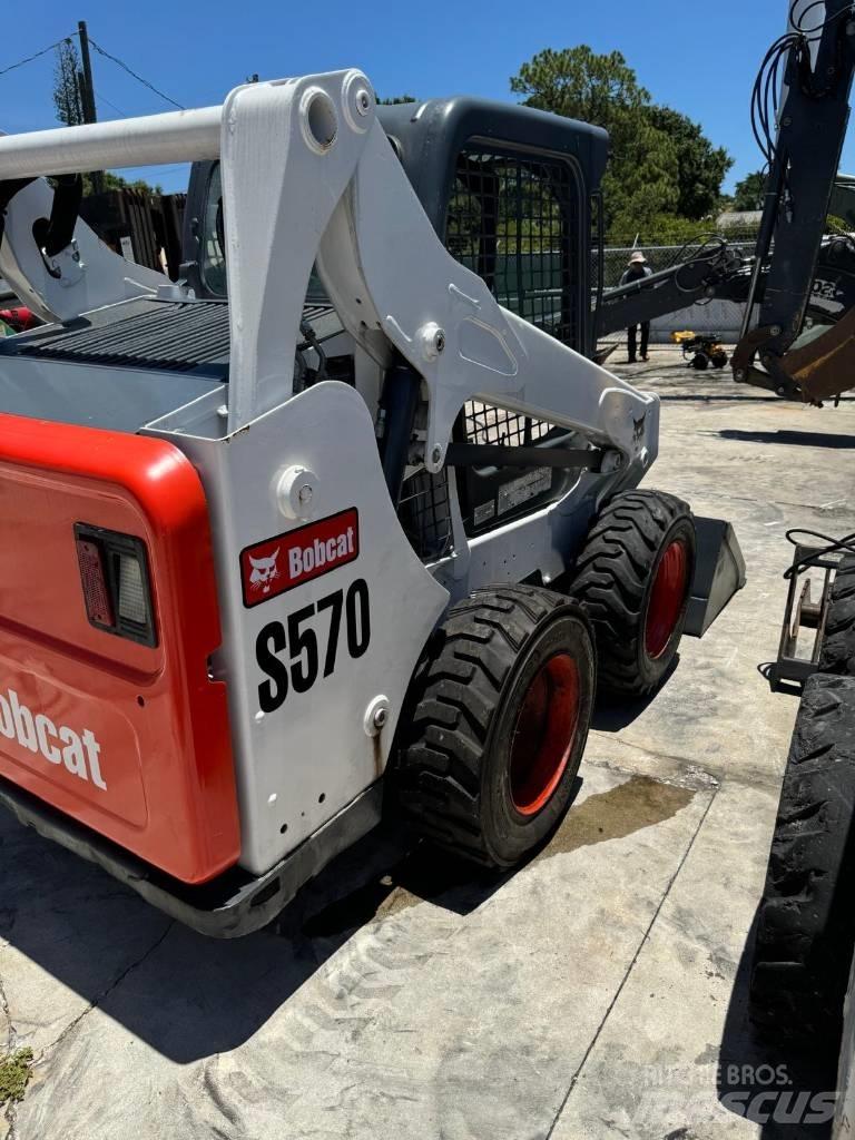 Bobcat S570 Міні-навантажувачі