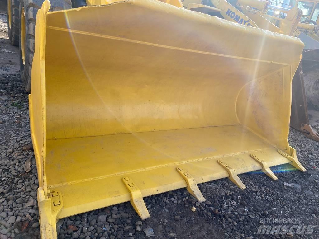 Komatsu WA 320-5 Фронтальні навантажувачі