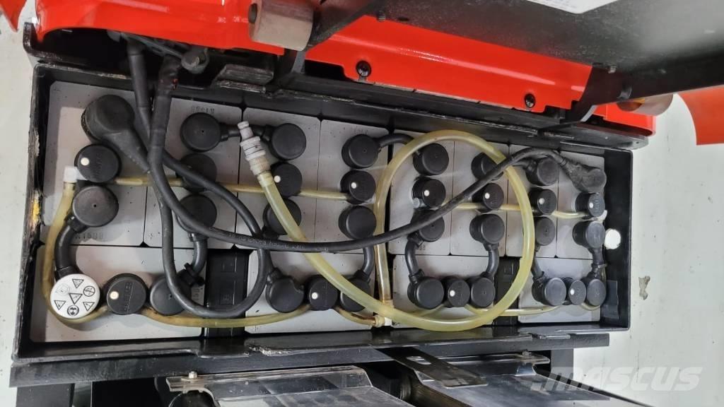 BT SPE 125 Самохідні електроштабелери
