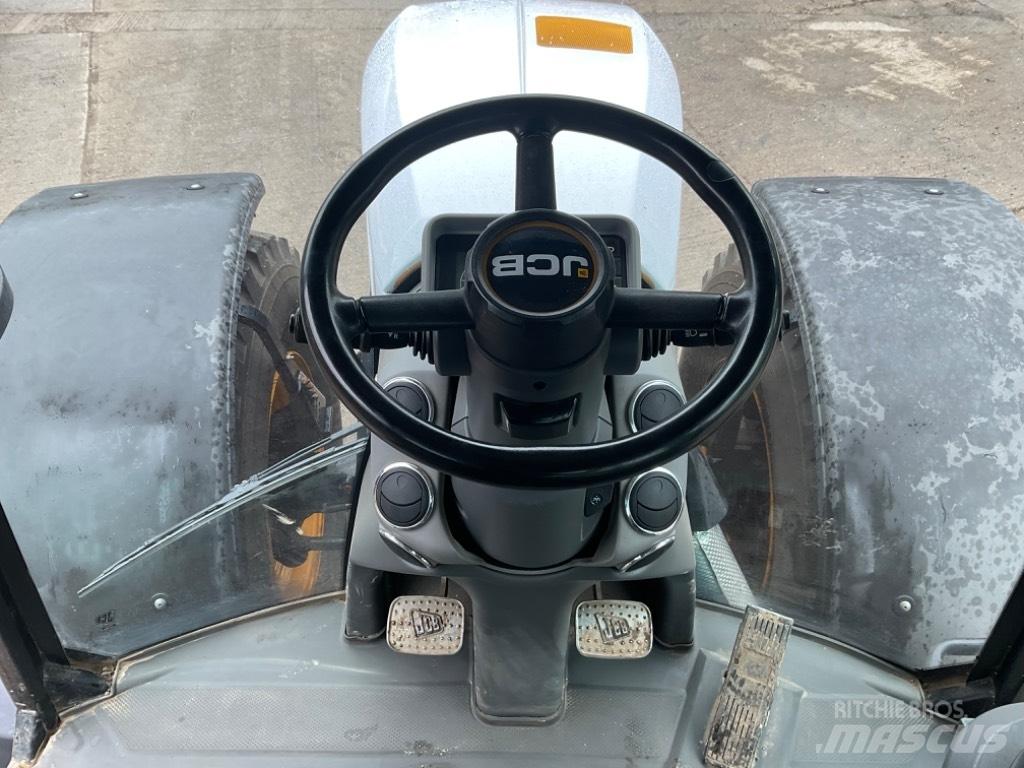 JCB Fastrac 4220 Трактори