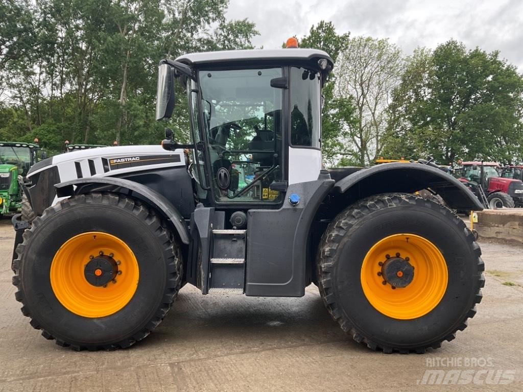 JCB Fastrac 4220 Трактори