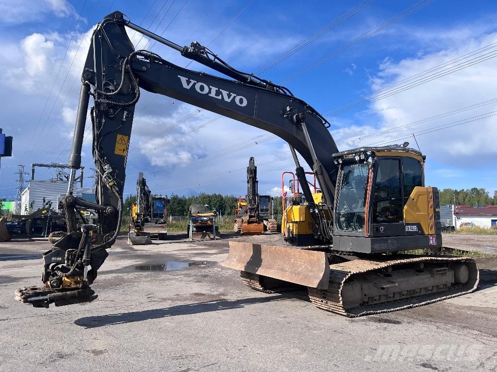 Volvo ECR 235 E Гусеничні екскаватори
