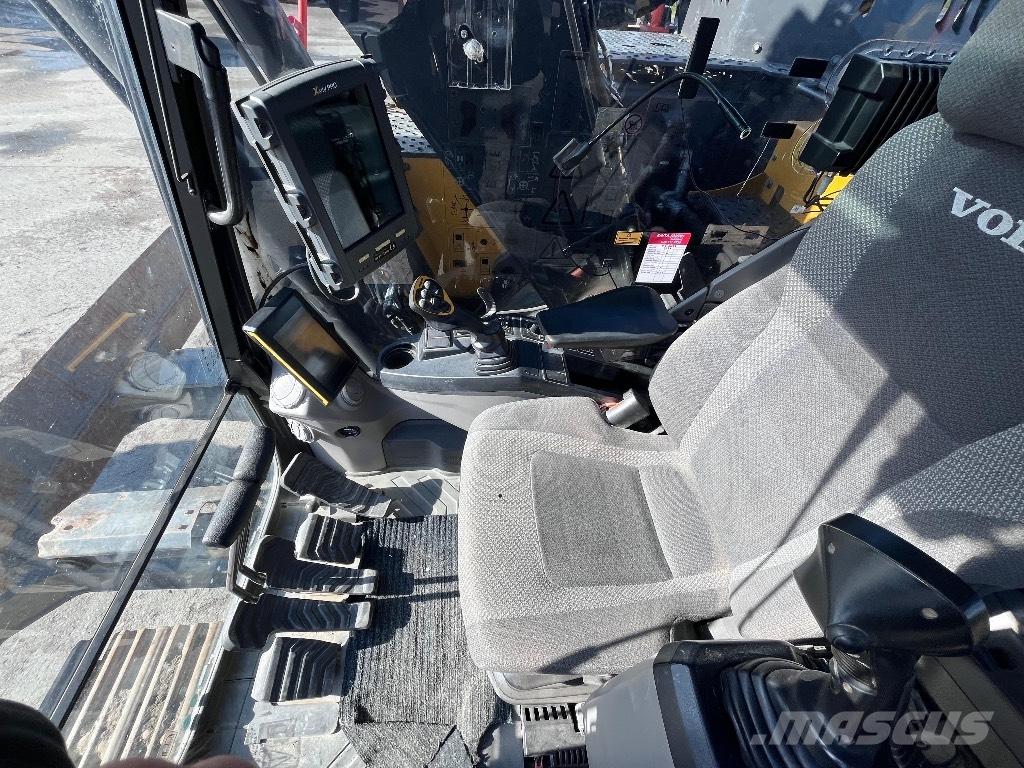 Volvo ECR 235 E Гусеничні екскаватори