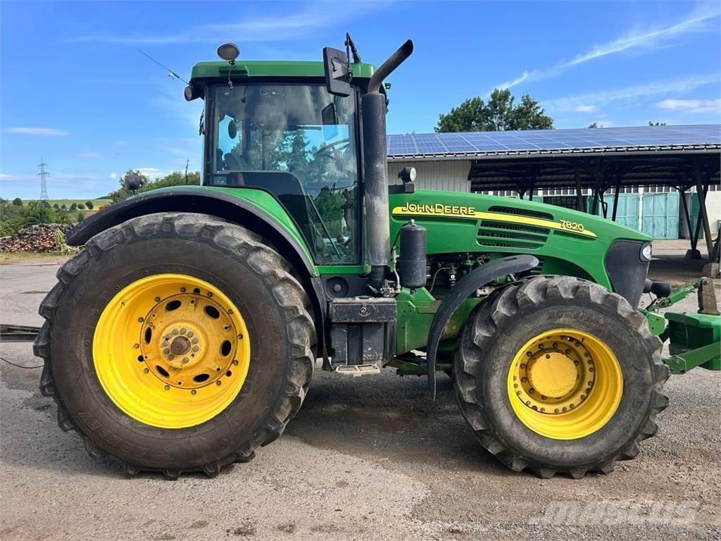 John Deere 7820 Трактори