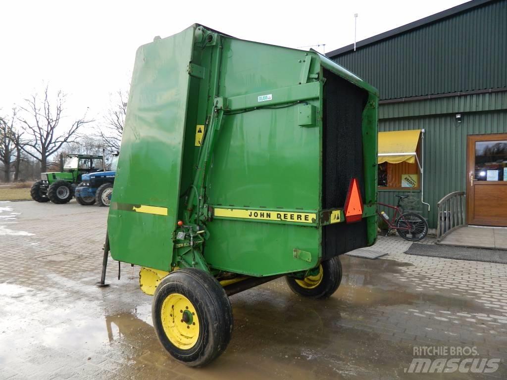 John Deere 550 Рулонні прес-підбирачі