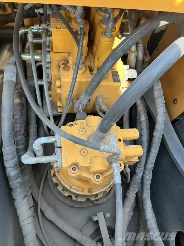 Hyundai 215VS Гусеничні екскаватори