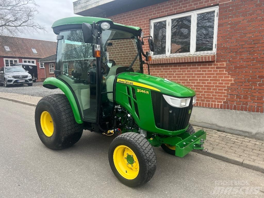 John Deere 3046 R Трактори
