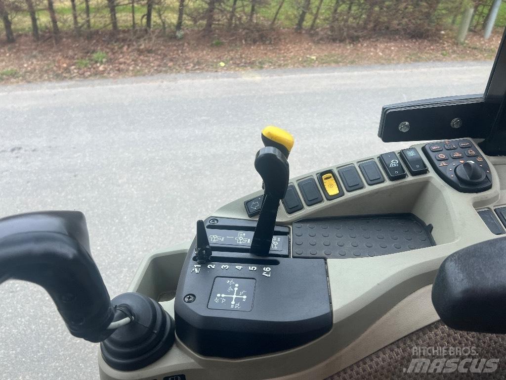 John Deere 3046 R Трактори