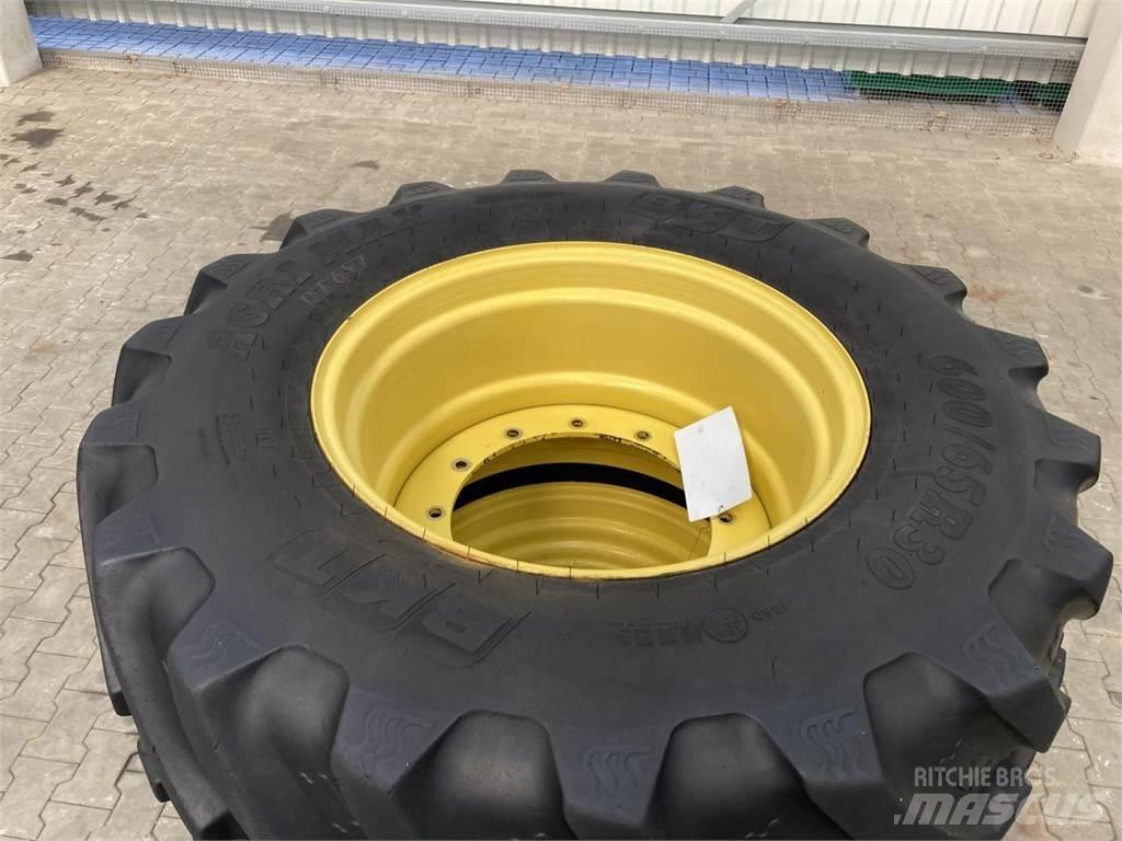 BKT 600/65R30 Колеса