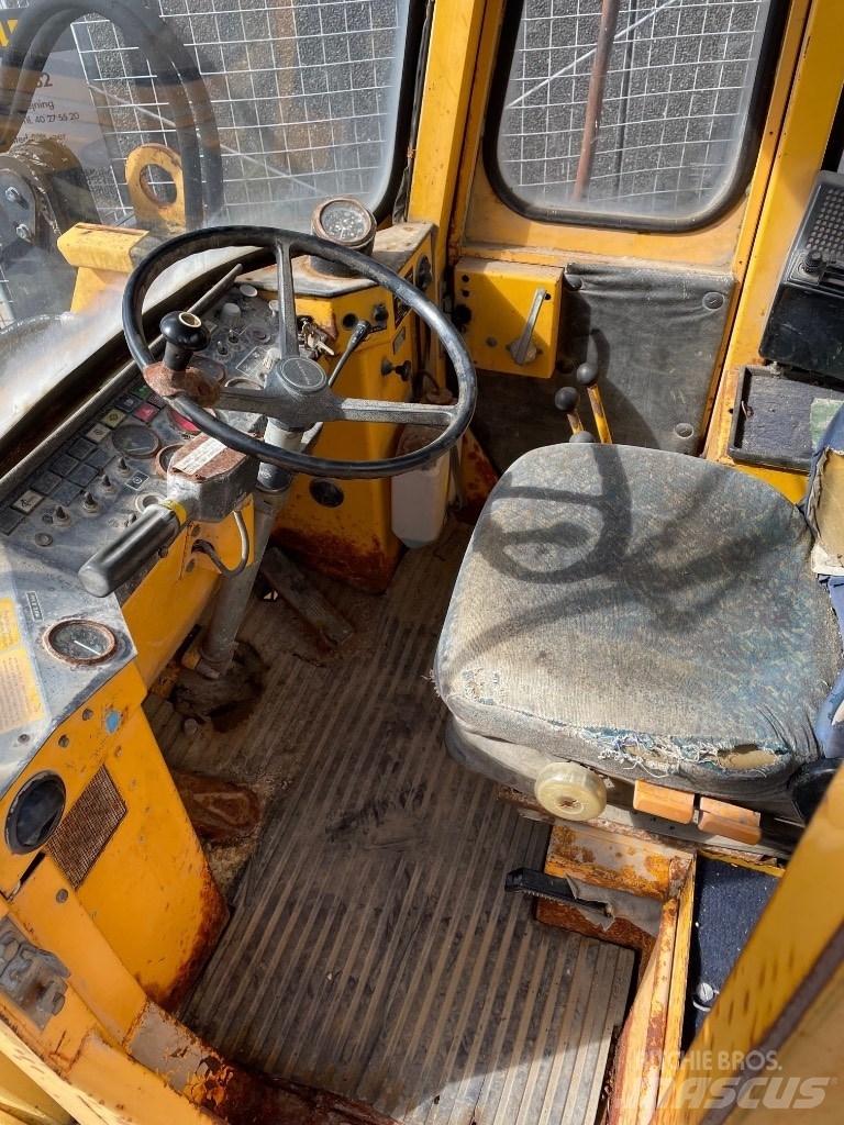Volvo 4300 Фронтальні навантажувачі