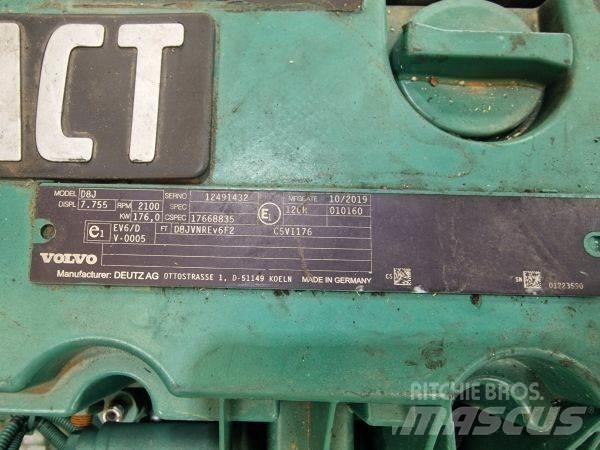 Volvo D8J Двигуни