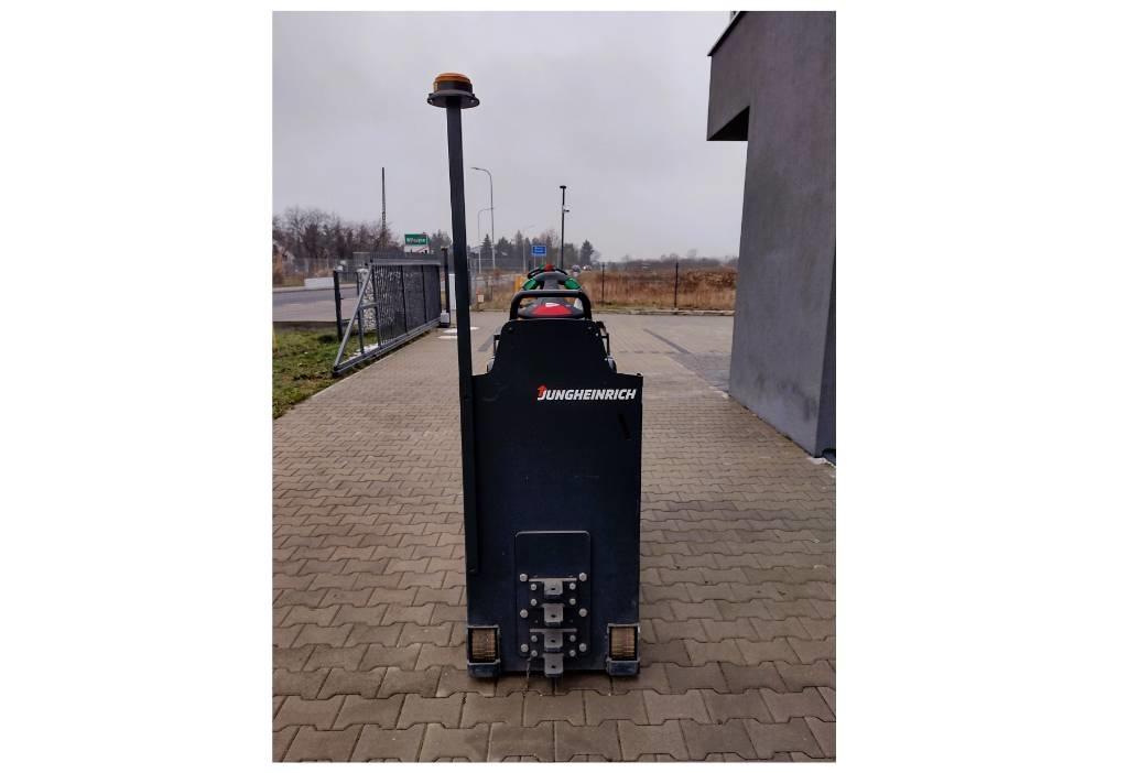 Jungheinrich EZS 130 Тягачі колісні