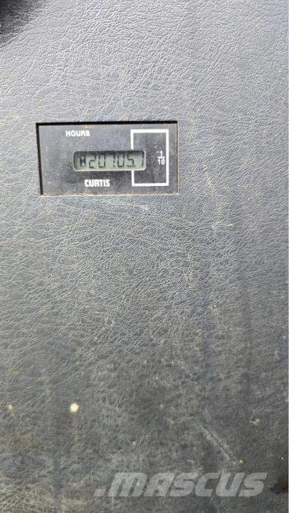 Hyundai Robex 300 LC Гусеничні екскаватори