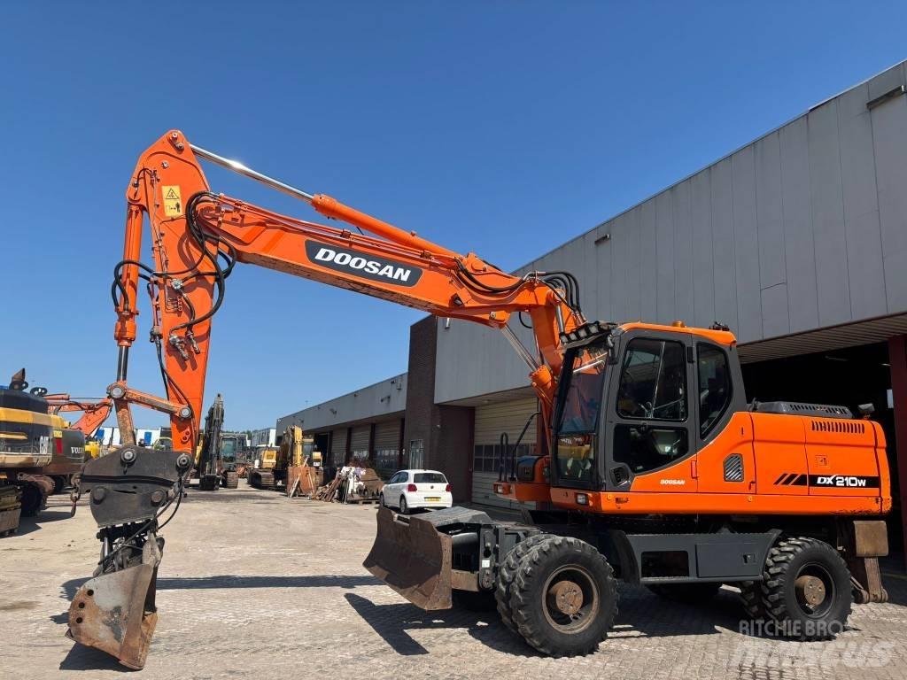 Doosan DX 210 W Колісні екскаватори