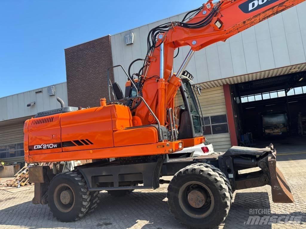 Doosan DX 210 W Колісні екскаватори