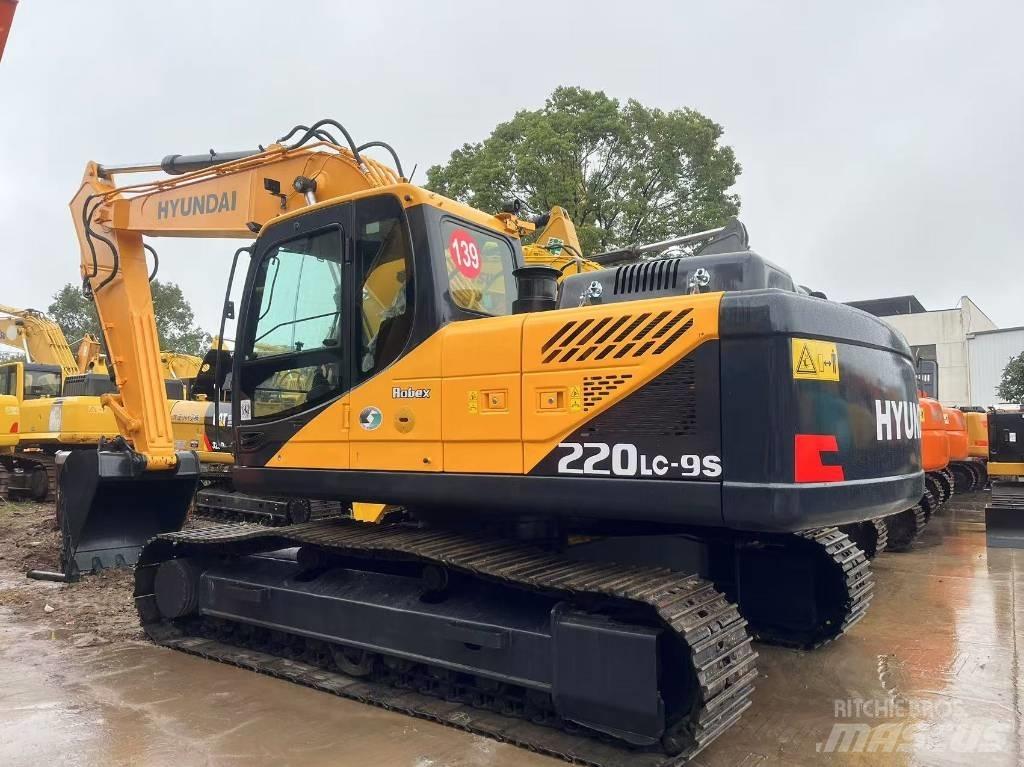 Hyundai R220LC-9S Колісні екскаватори