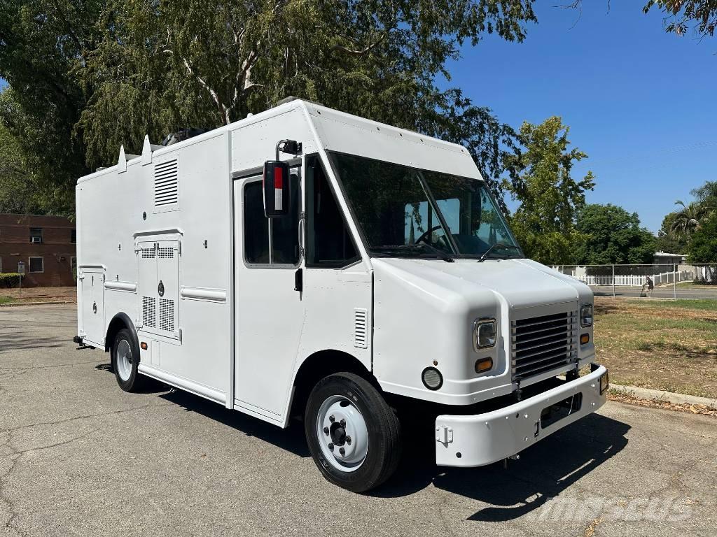  frieghtliner mt45 Пікапи / Бічне розвантаження