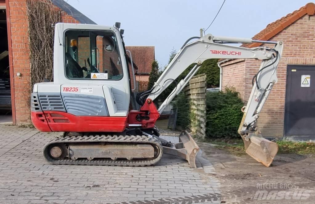 Takeuchi TB 235 Гусеничні екскаватори