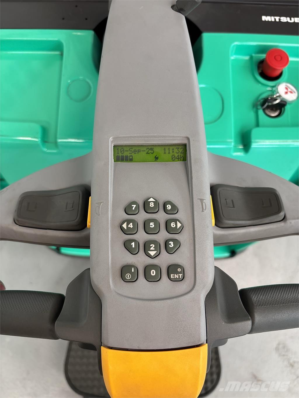 Mitsubishi SBV16P Самохідні електроштабелери