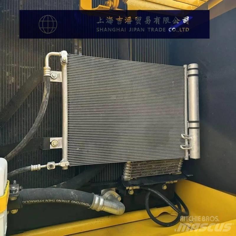 Komatsu PC 220 Гусеничні екскаватори