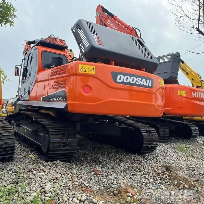 Doosan DX 225 Гусеничні екскаватори