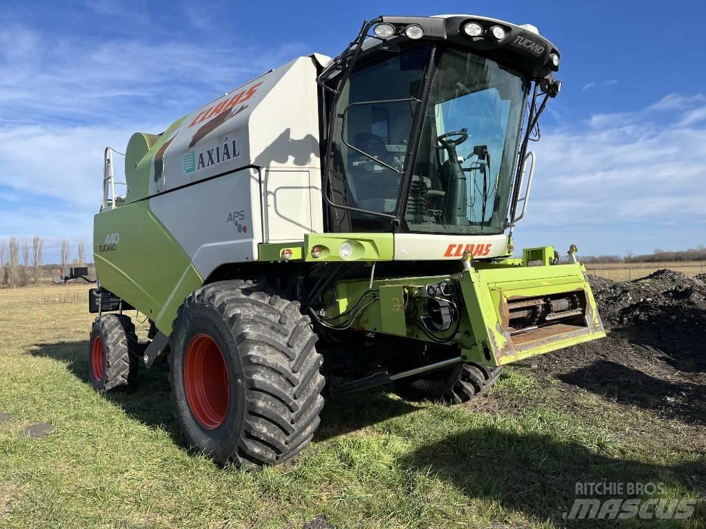 CLAAS Tucano 440 Зернозбиральні комбайни