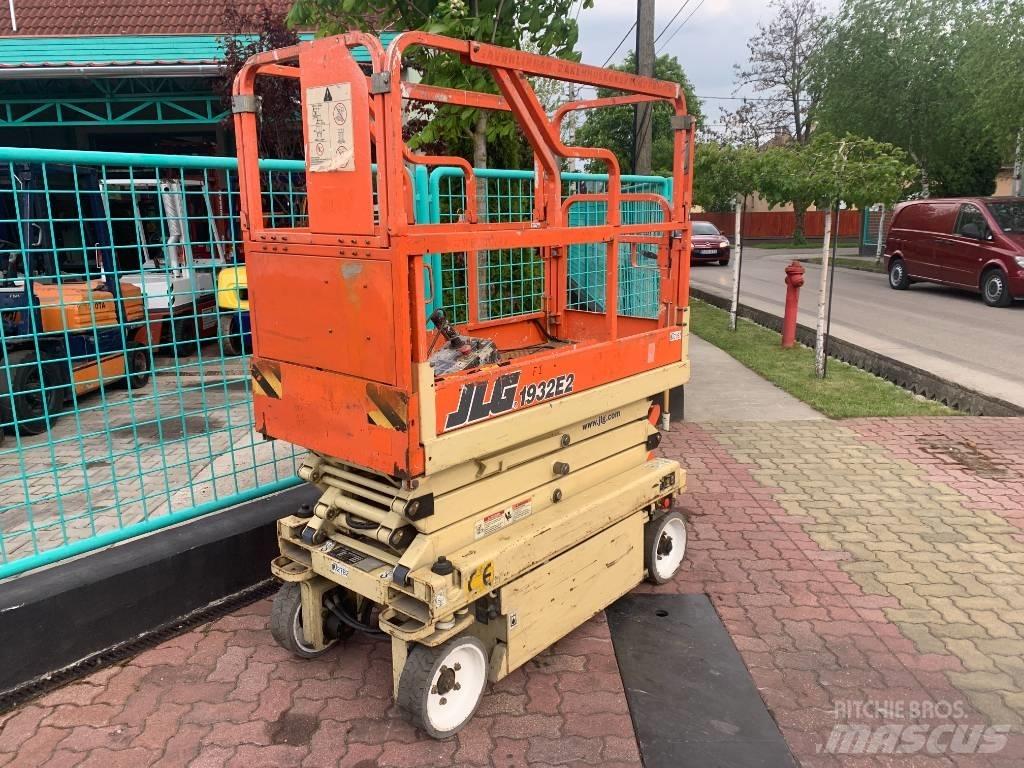 JLG 1932E2     V-2782 Вертикальні щоглові підйомники