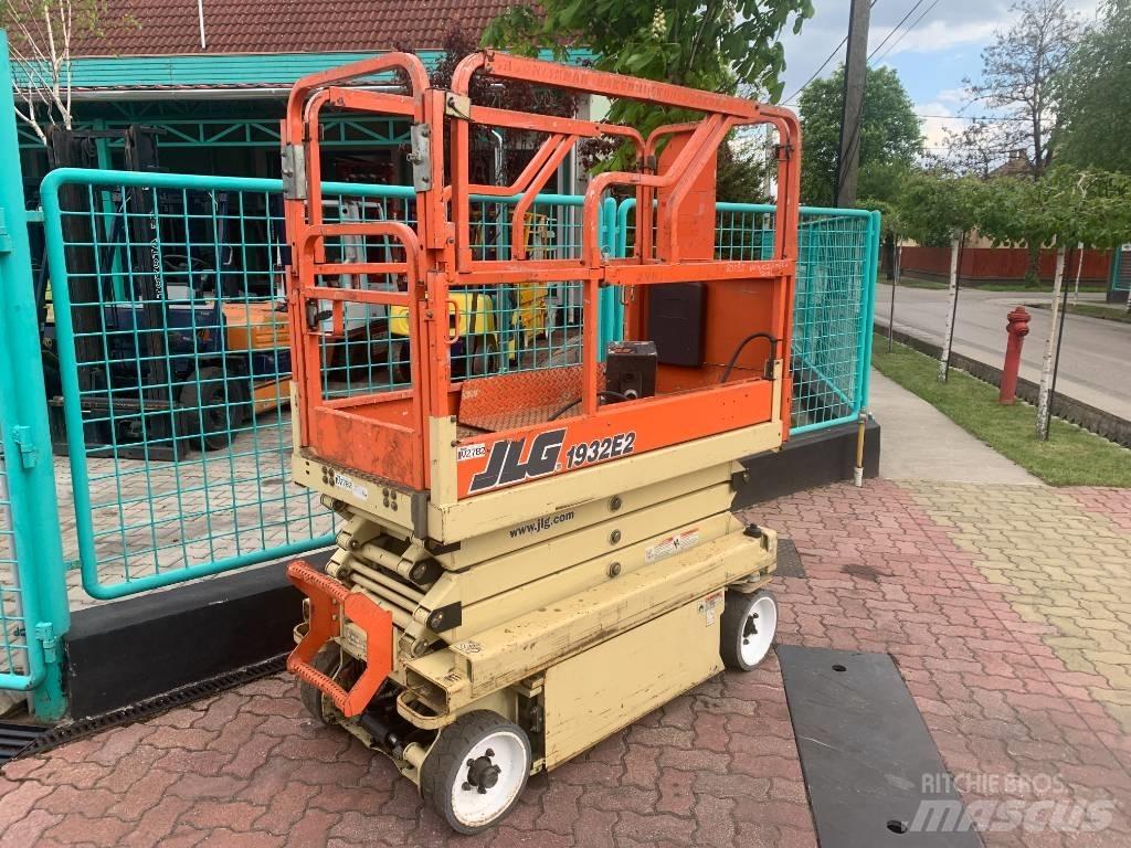 JLG 1932E2     V-2782 Вертикальні щоглові підйомники